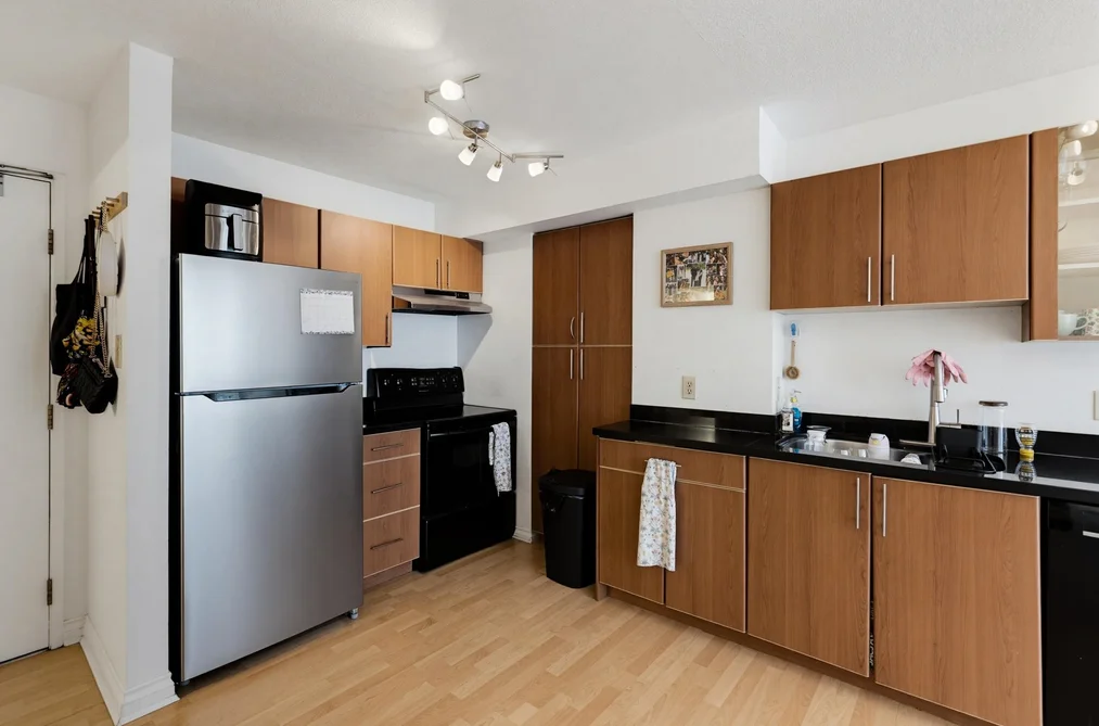 214 1330 BURRARD STREET, Vancouver, BC — Residential for Sale — Photo 10 of 21
