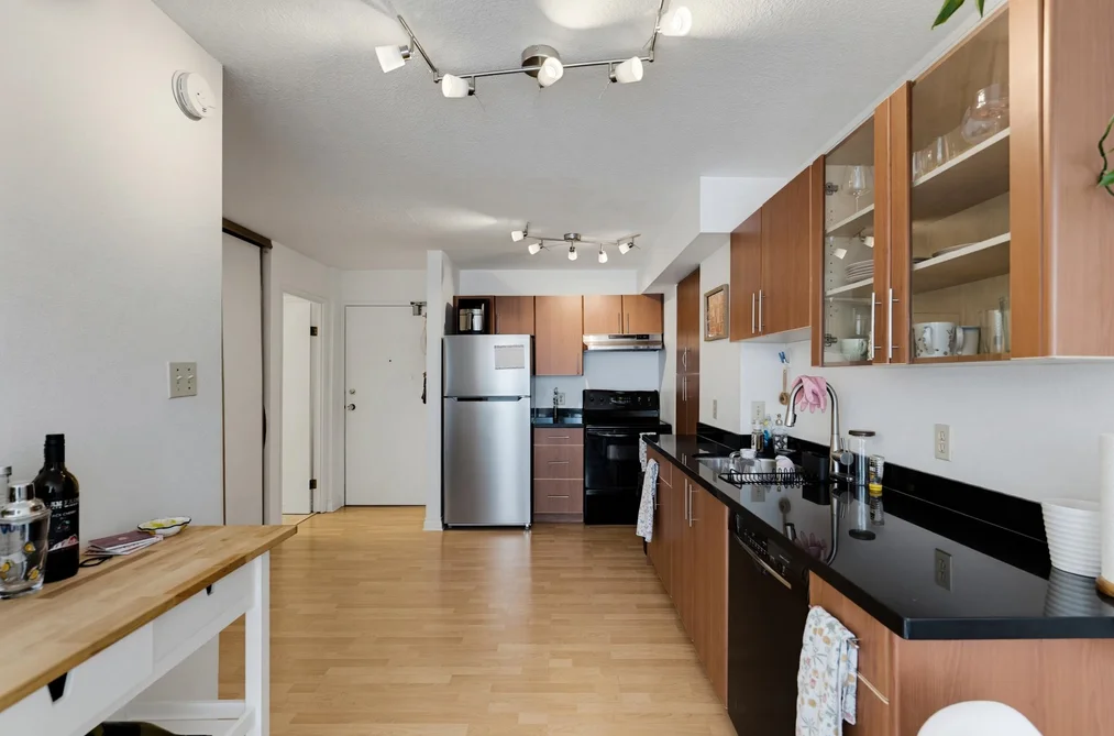 214 1330 BURRARD STREET, Vancouver, BC — Residential for Sale — Photo 11 of 21