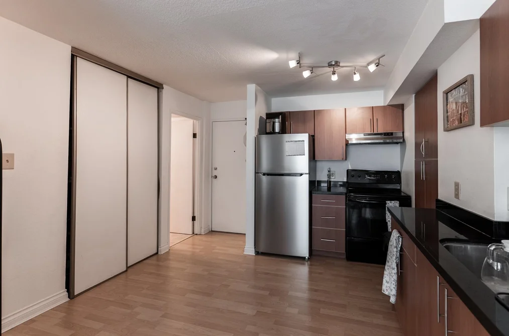 214 1330 BURRARD STREET, Vancouver, BC — Residential for Sale — Photo 12 of 21