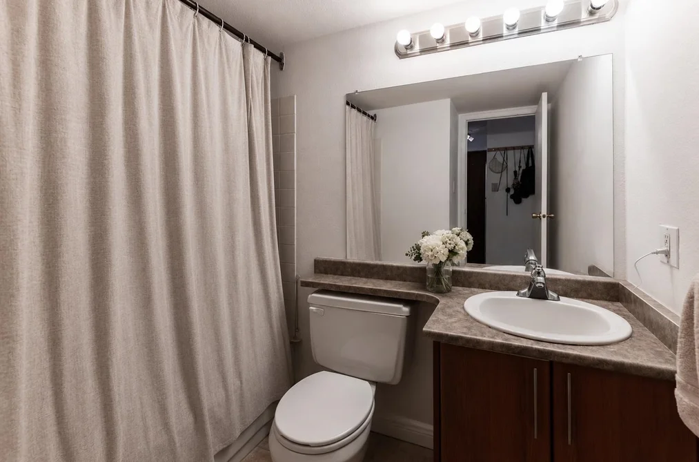 214 1330 BURRARD STREET, Vancouver, BC — Residential for Sale — Photo 14 of 21