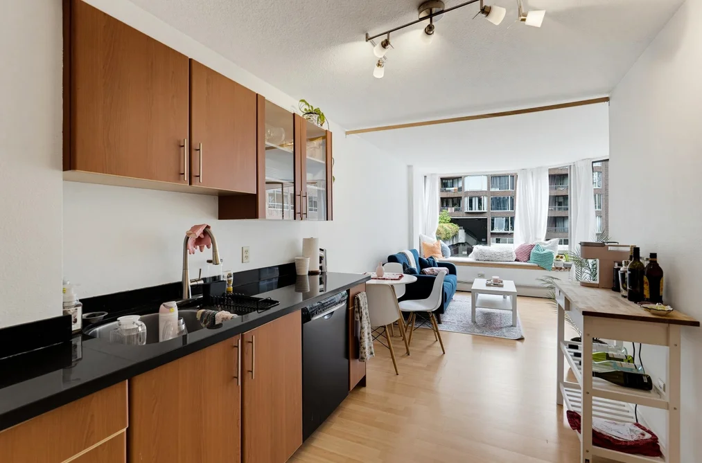 214 1330 BURRARD STREET, Vancouver, BC — Residential for Sale — Photo 9 of 21