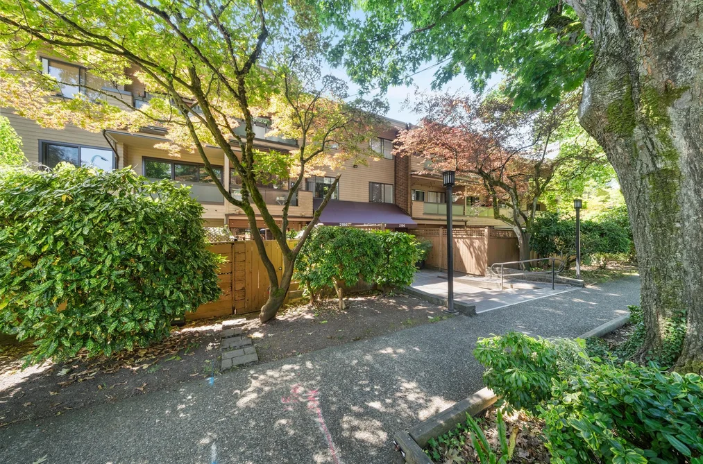 214 2190 W 7TH AVENUE, Vancouver, BC — Residential for Sale - Main Photo