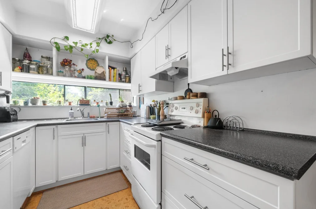 214 2190 W 7TH AVENUE, Vancouver, BC — Residential for Sale — Photo 10 of 33