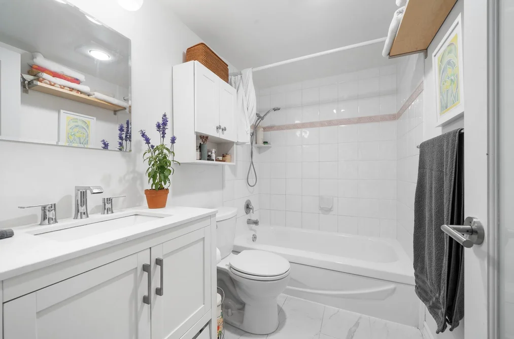 214 2190 W 7TH AVENUE, Vancouver, BC — Residential for Sale — Photo 15 of 33
