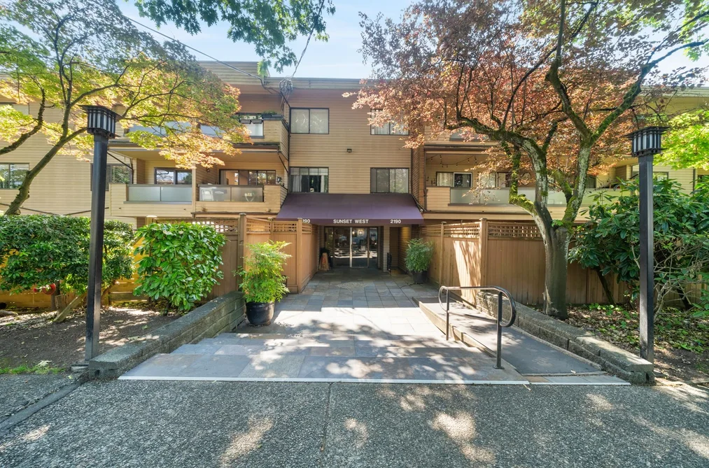 214 2190 W 7TH AVENUE, Vancouver, BC — Residential for Sale - Photo 2