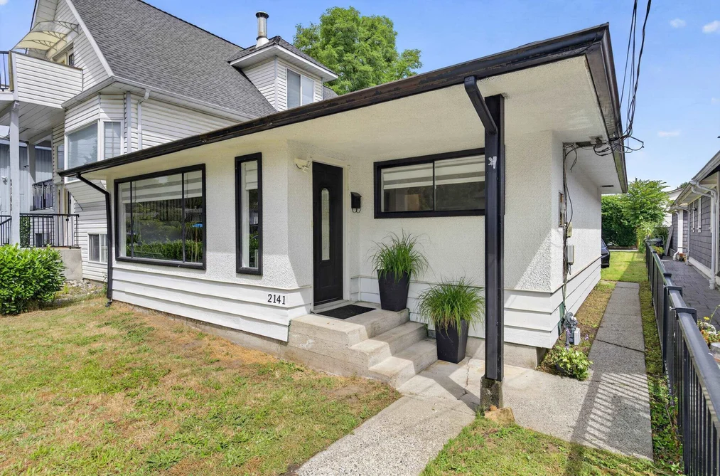 House for sale at 2141 Fraser Avenue Port Coquitlam British Columbia - MLS: R3143450