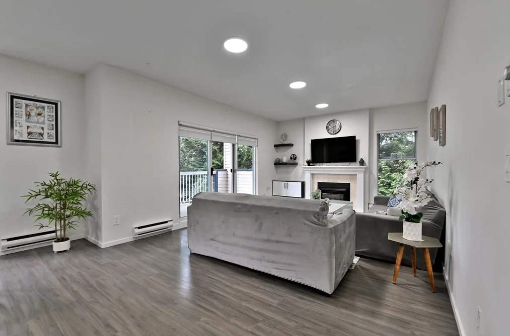 Condo for sale at 215 13918 72 Avenue Surrey British Columbia - MLS: R3061099