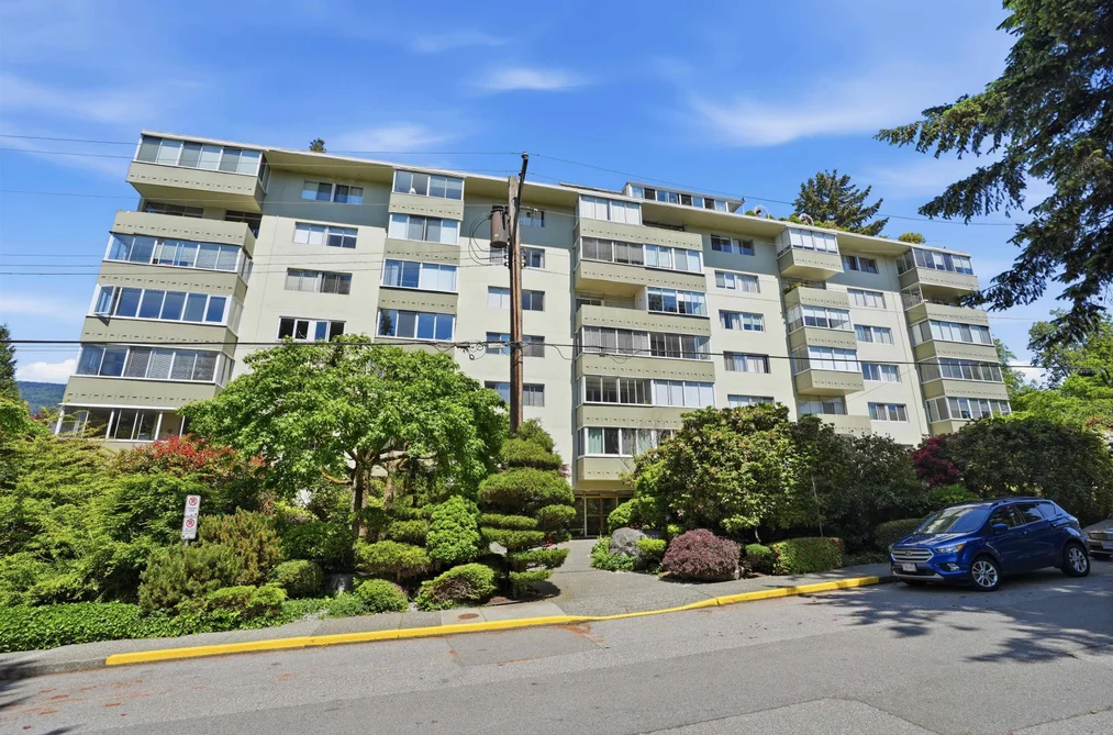Condo for sale at 215 1425 Esquimalt Avenue West Vancouver British Columbia - MLS: R3131763
