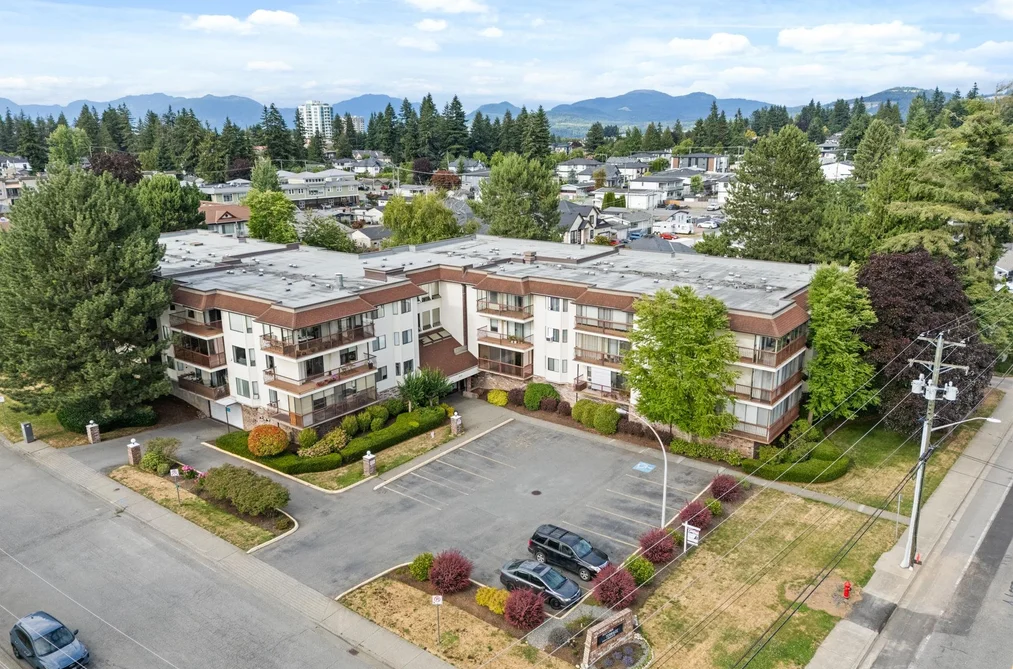 Condo for sale at 215 2414 Church Street Abbotsford British Columbia - MLS: R3145486