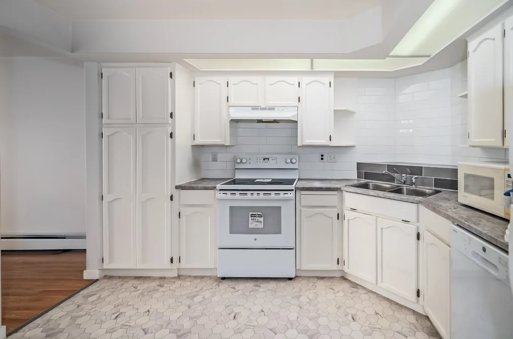 215 31930 OLD YALE ROAD, Abbotsford BC V2T 2C7, Abbotsford BC — Residential for Sale - Photo 3