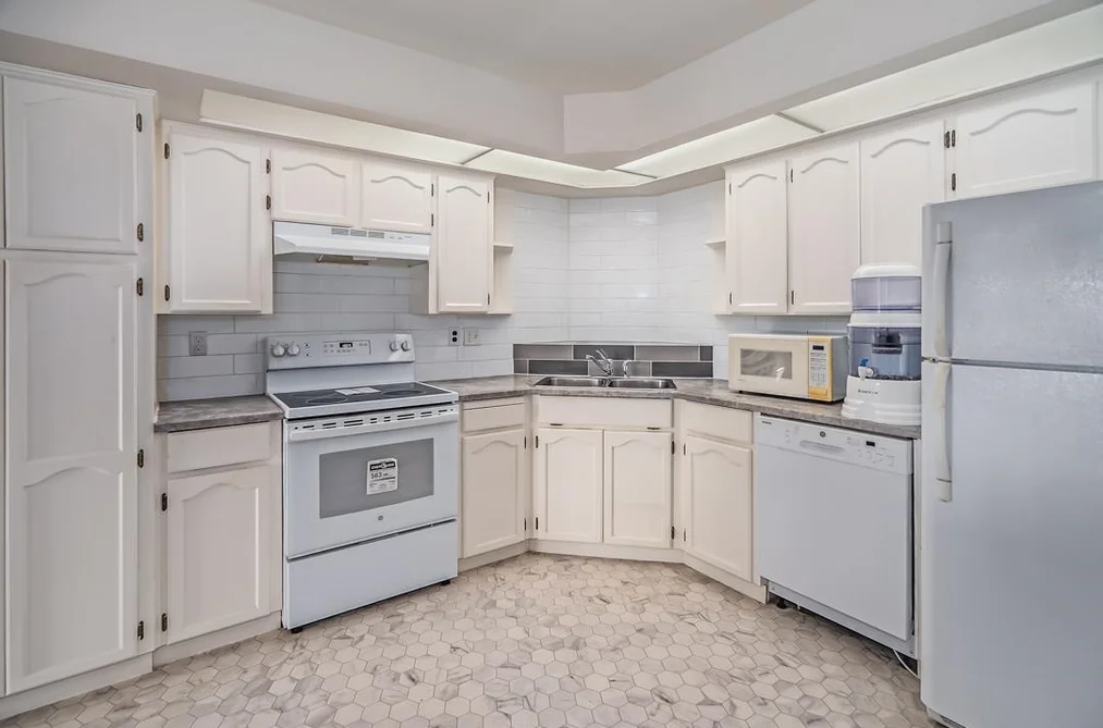 215 31930 OLD YALE ROAD, Abbotsford BC V2T 2C7, Abbotsford BC — Residential for Sale - Photo 4