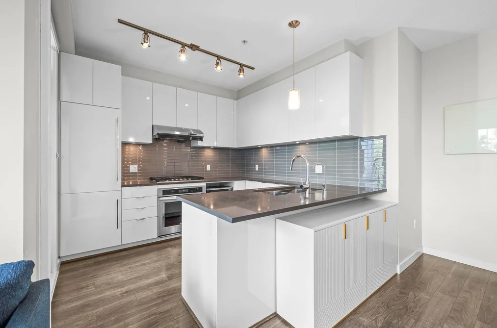 215 - 9311 Alexandra Road, Richmond, BC - MLS: R3179857 - Photo 4 215 - 9311 Alexandra Road, Richmond, BC - MLS: R3179857 - Photo 4