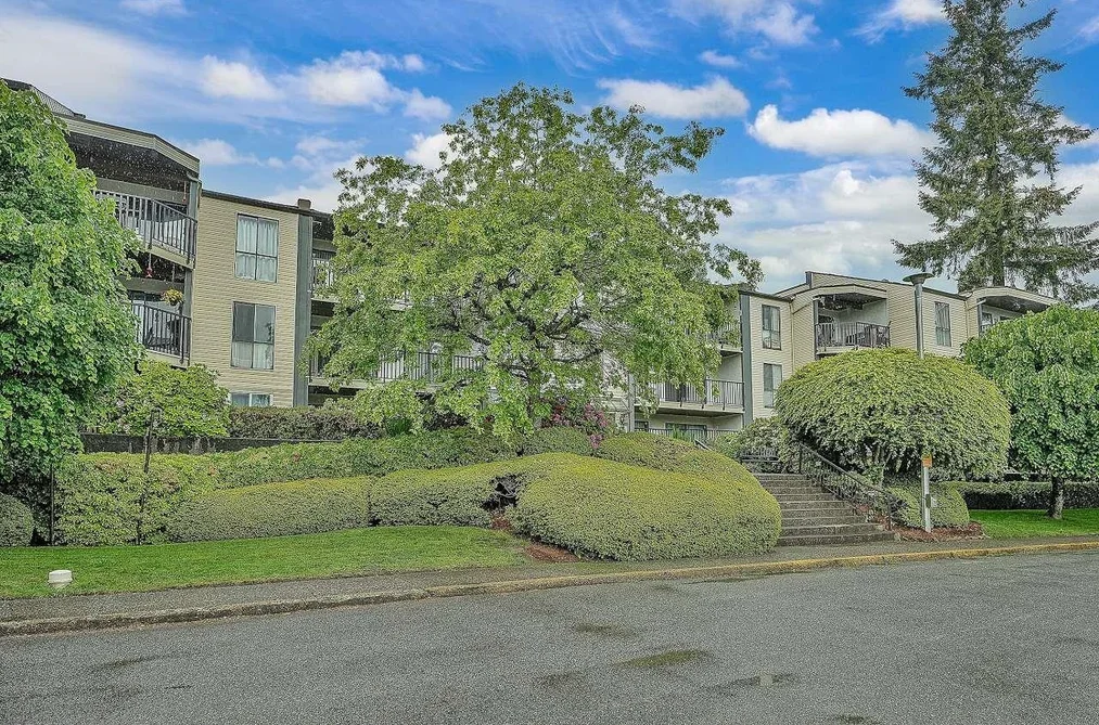 Condo for sale at 215 9952 149 Street Surrey British Columbia - MLS: R3121840