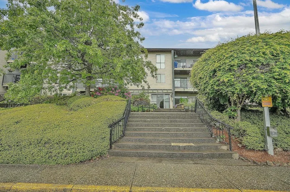 215 9952 149 STREET, Surrey BC V3R 7W7, Surrey BC — Residential for Sale - Photo 2