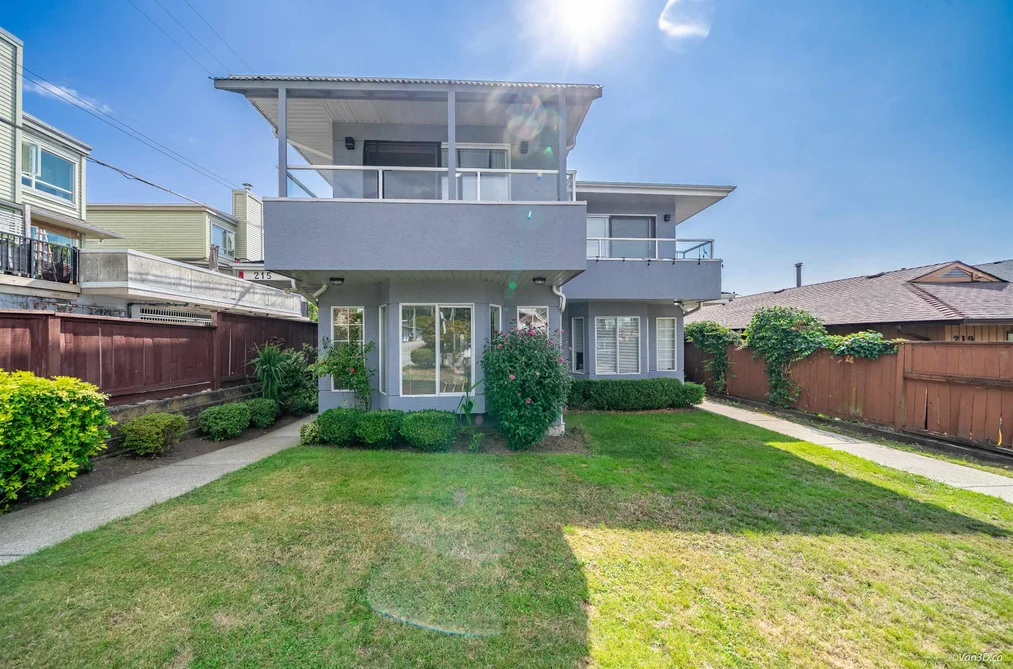 Half Duplex for sale at 215 W 18th Street North Vancouver British Columbia - MLS: R3120372