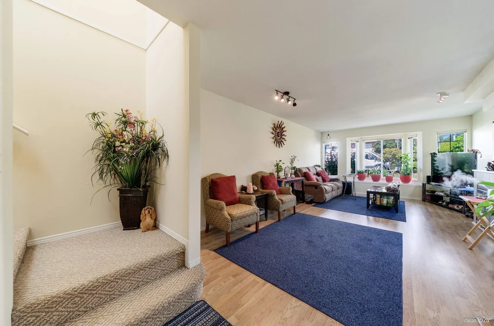 215 W 18TH STREET, North Vancouver BC V7M 1W7, North Vancouver BC — Residential for Sale - Photo 2