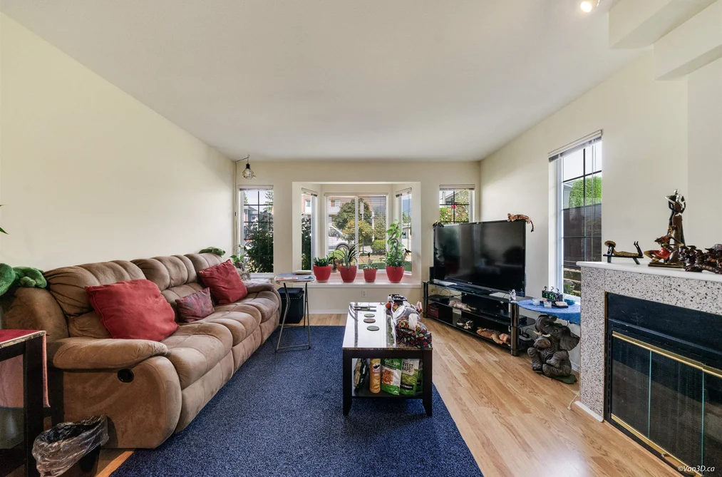 215 W 18TH STREET, North Vancouver BC V7M 1W7, North Vancouver BC — Residential for Sale - Photo 3