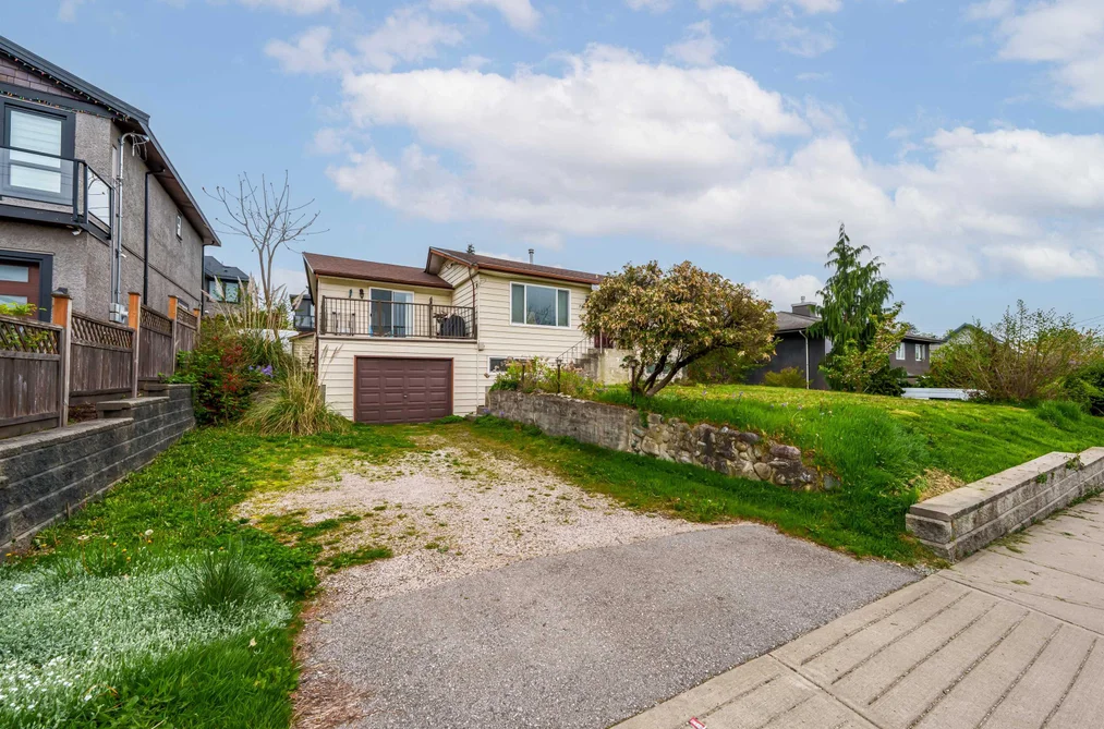 2151 DAWES HILL ROAD, Coquitlam BC V3K 1N2, Coquitlam BC — Residential for Sale - Photo 2