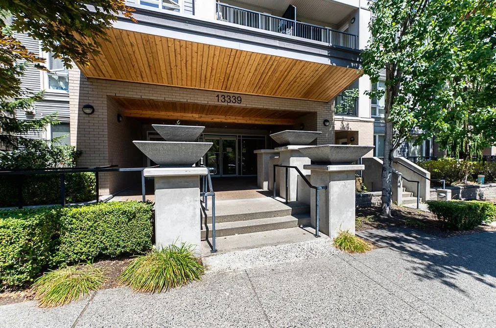 Condo for sale at 216 13339 102a Avenue Surrey British Columbia - MLS: R3147217