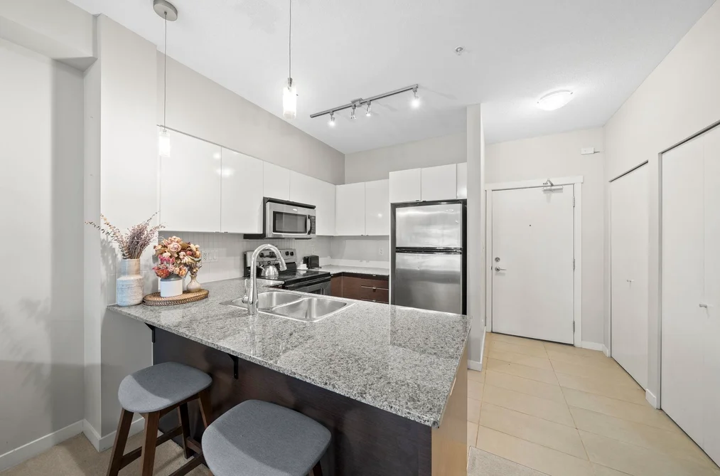 Condo for sale at 216 13733 107a Avenue Surrey British Columbia - MLS: R3165221