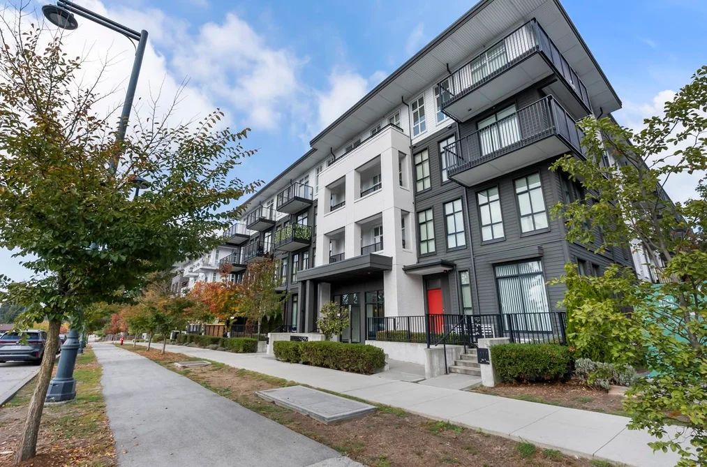 Condo for sale at 216 13933 105 Boulevard Surrey British Columbia - MLS: R3168905