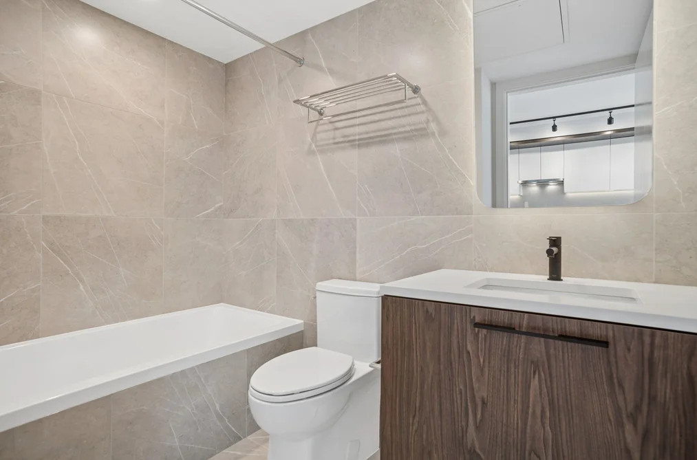 216 2729 KINGSWAY, Vancouver BC V5R 0M6, Vancouver BC — Residential for Sale — Photo 3 of 8