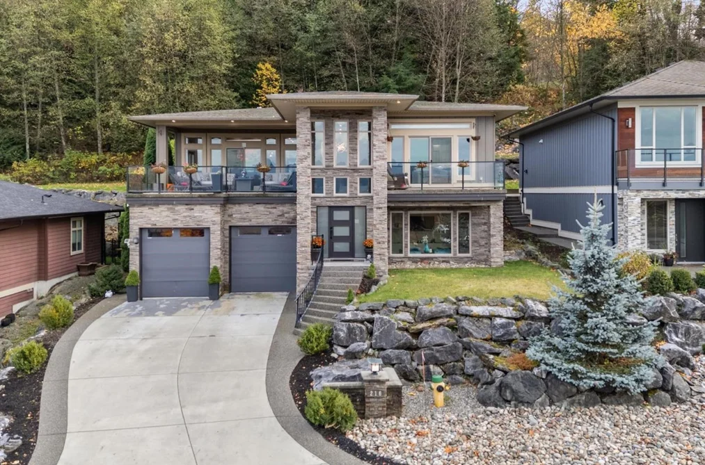 House for sale at 216 51075 Falls Court Chilliwack British Columbia - MLS: R3066395