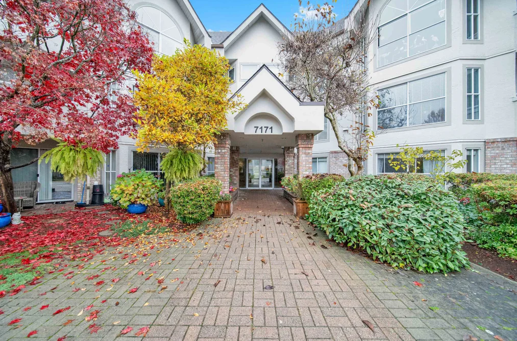 Condo for sale at 216 7171 121 Street Surrey British Columbia - MLS: R3146710