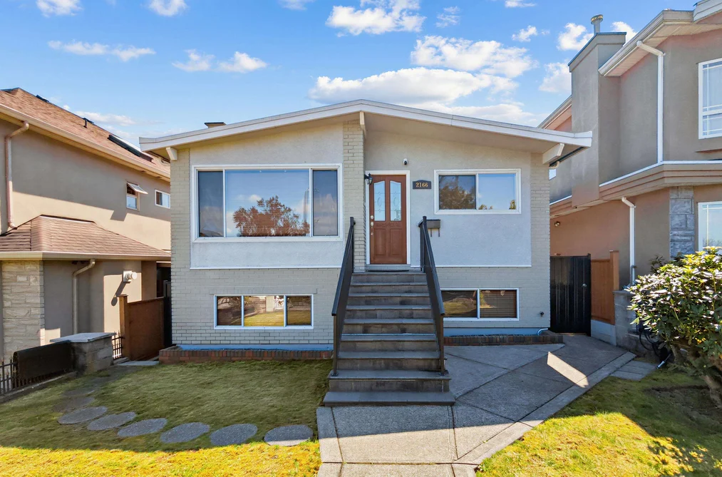 House for sale at 2166 E 39th Avenue Vancouver British Columbia - MLS: R3118815