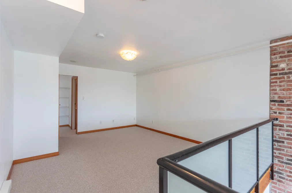 217 10 RENAISSANCE SQUARE, New Westminster, BC — Residential for Sale — Photo 12 of 25