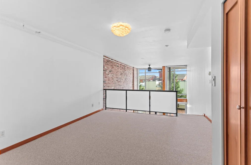 217 10 RENAISSANCE SQUARE, New Westminster, BC — Residential for Sale — Photo 14 of 25