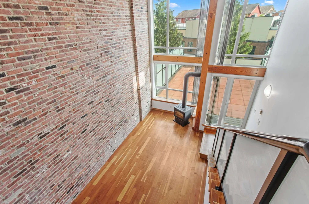 217 10 RENAISSANCE SQUARE, New Westminster, BC — Residential for Sale — Photo 18 of 25
