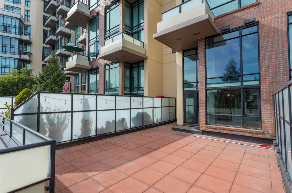 217 10 RENAISSANCE SQUARE, New Westminster, BC — Residential for Sale — Photo 21 of 25