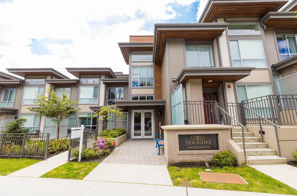 Condo for sale at 217 5460 Broadway Burnaby British Columbia - MLS: R3163192