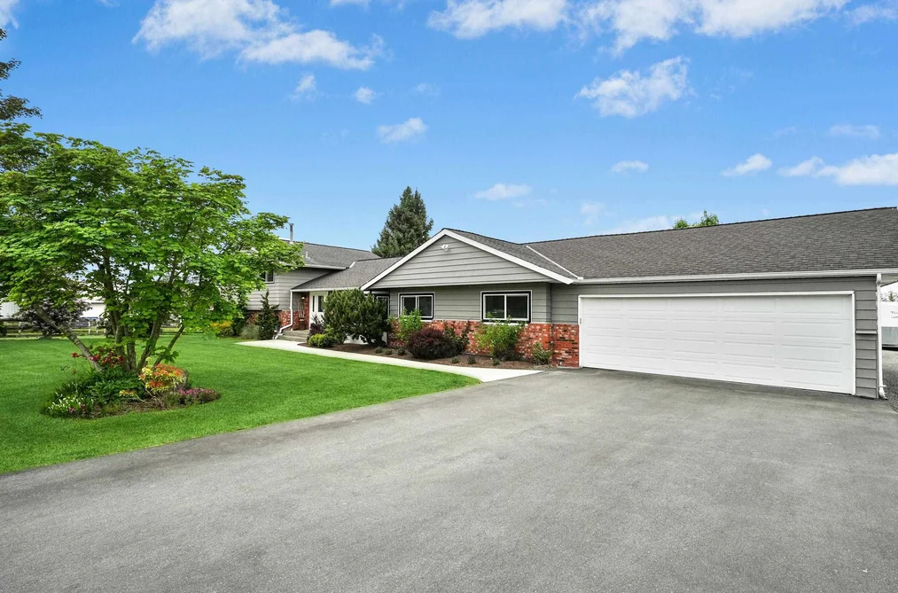 21723 24 AVENUE, Langley BC V2Z 1P5, Langley BC — Residential for Sale - Photo 2