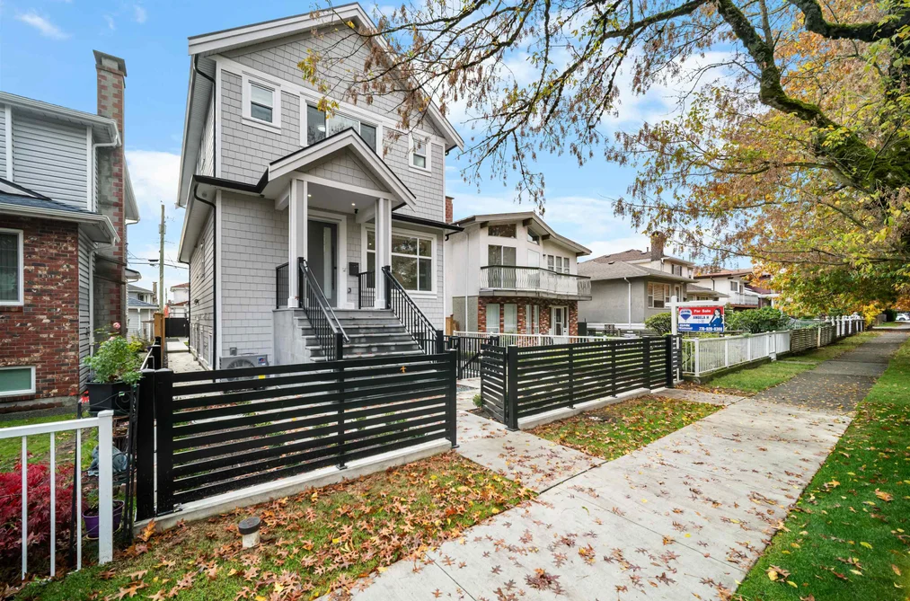 Half Duplex for sale at 2174 E 46th Avenue Vancouver British Columbia - MLS: R3102681