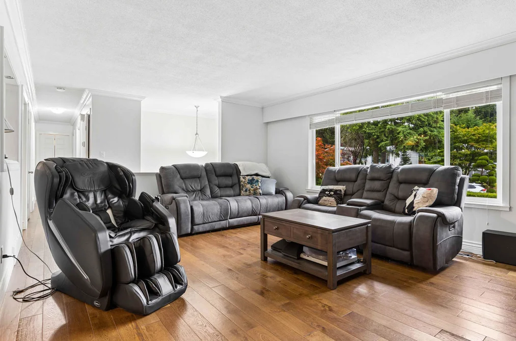 21796 Donovan Avenue, Maple Ridge, BC - House for Sale - Photo 8 of 29 21796 Donovan Avenue, Maple Ridge, BC - House for Sale - Photo 8 of 29