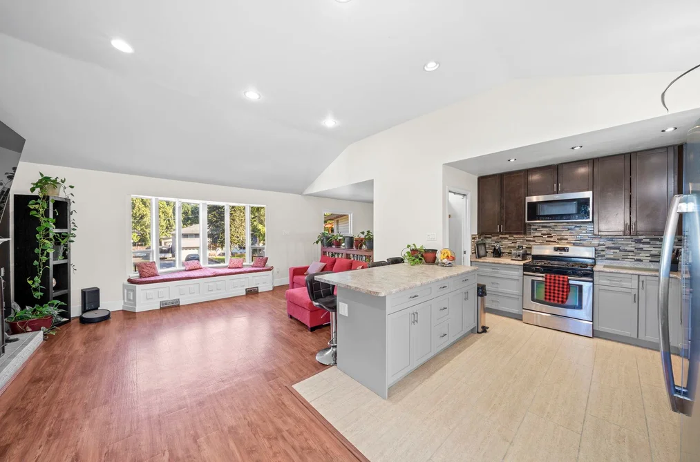 21796 HOWISON AVENUE, Maple Ridge BC V2X 2W6, Maple Ridge BC — Residential for Sale - Photo 4