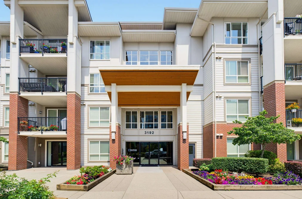 Condo for sale at 218 3192 Gladwin Road Abbotsford British Columbia - MLS: R3145412