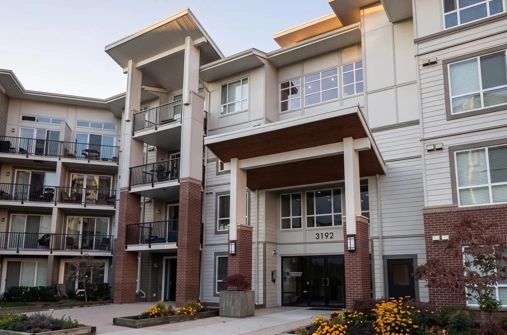 Condo for sale at 218 3192 Gladwin Road Abbotsford British Columbia - MLS: R3145412