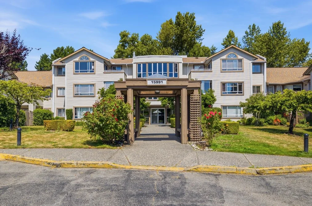 Condo for sale at 219 15991 Thrift Avenue White Rock British Columbia - MLS: R3147204