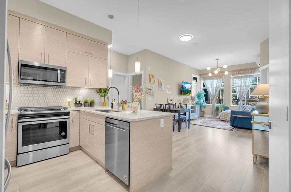 Condo for sale at 219 2120 Gladwin Road Abbotsford British Columbia - MLS: R3127843