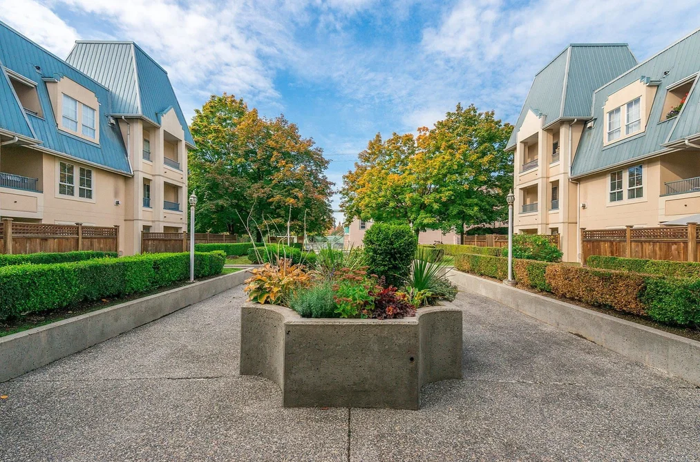 Condo for sale at 219 295 Schoolhouse Street Coquitlam British Columbia - MLS: R3104903
