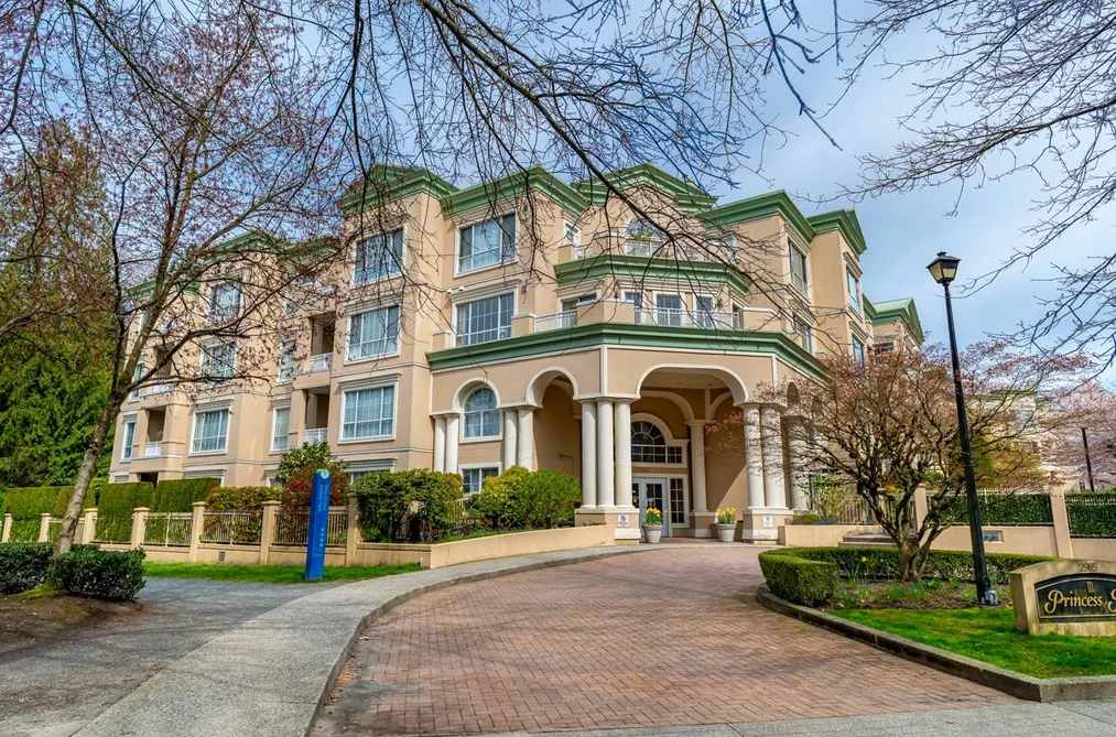 Condo for sale at 219 2985 Princess Crescent Coquitlam British Columbia - MLS: R3108626