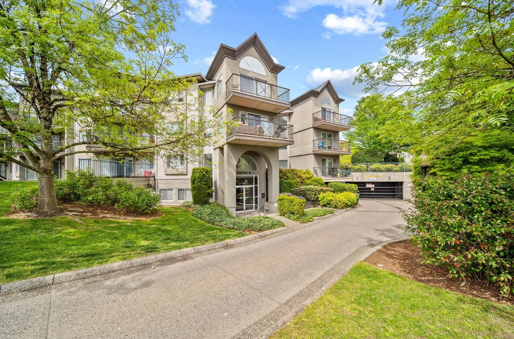 Condo for sale at 219 32725 George Ferguson Way Abbotsford British Columbia - MLS: R3118833