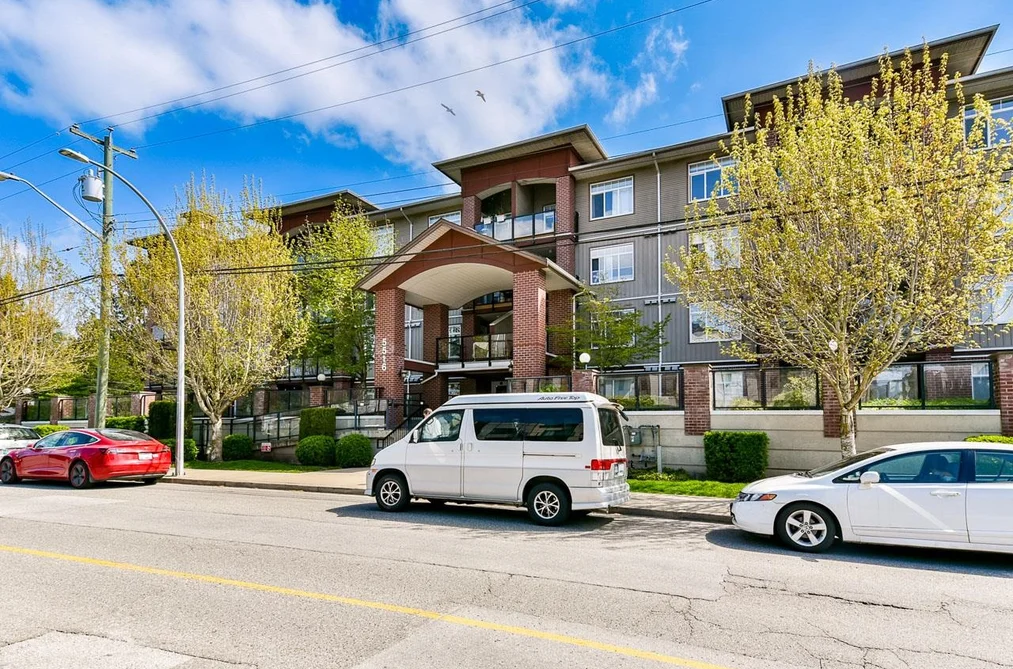 Condo for sale at 219 5516 198 Street Langley British Columbia - MLS: R3090626