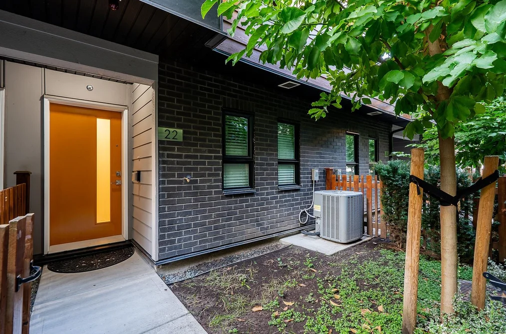 22 19749 55 AVENUE, Langley BC V3A 0M2, Langley BC — Residential for Sale - Photo 2