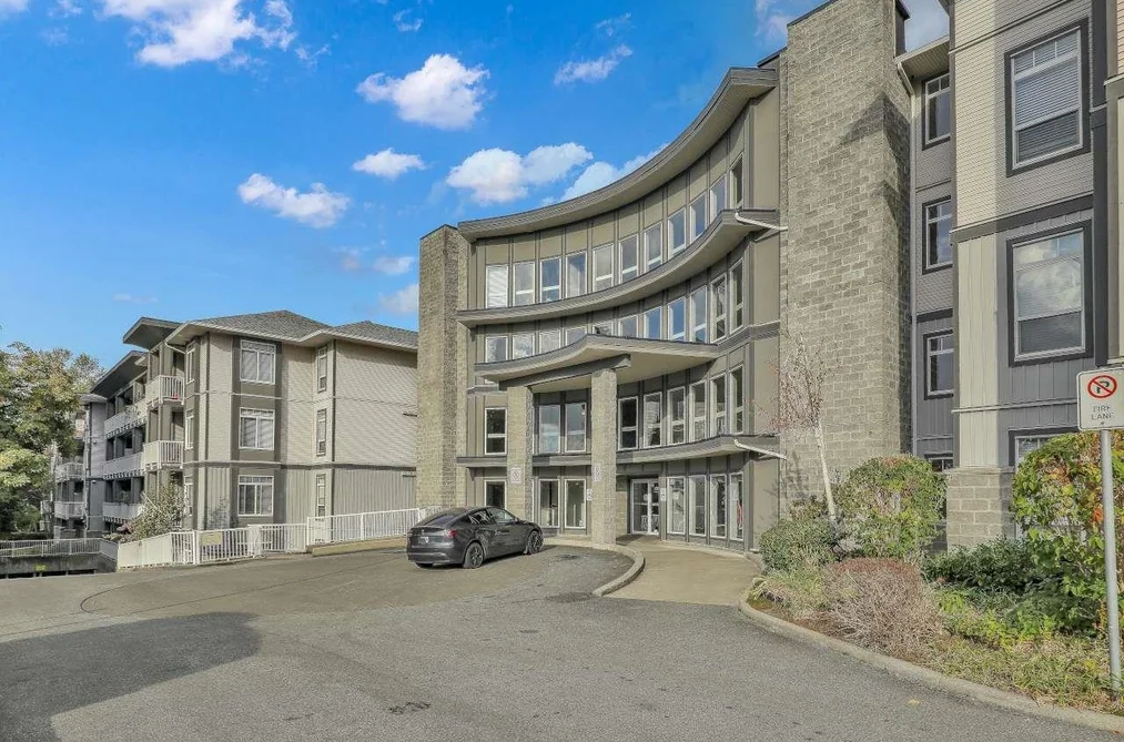 Condo for sale at 220 13277 108 Avenue Surrey British Columbia - MLS: R3169823