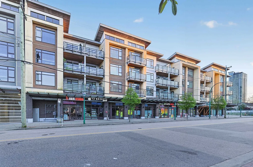 Condo for sale at 220 5248 Grimmer Street Burnaby British Columbia - MLS: R3116483
