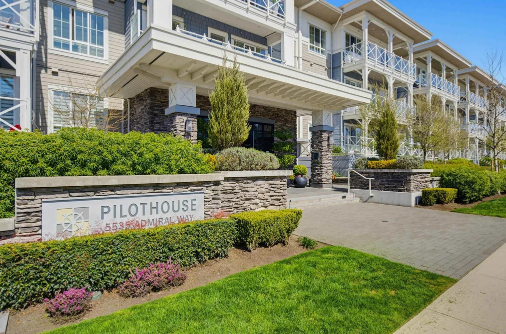 Condo for sale at 220 5535 Admiral Way Ladner British Columbia - MLS: R3111940